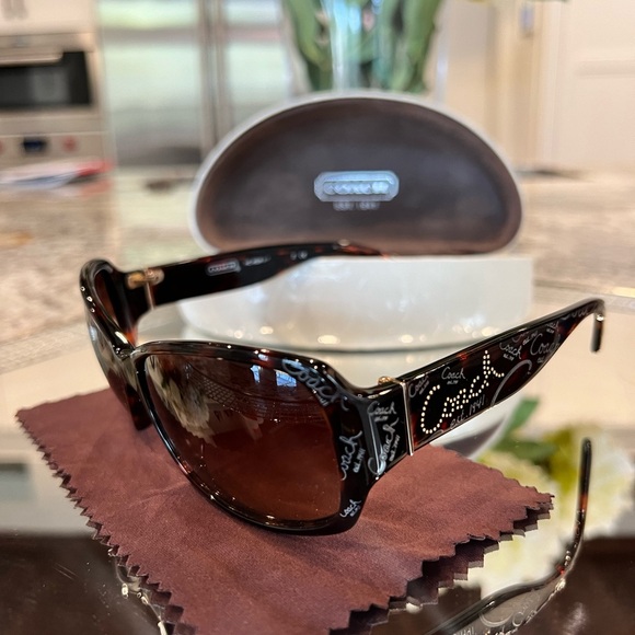 Women’s COACH sunglasses - Picture 5 of 5